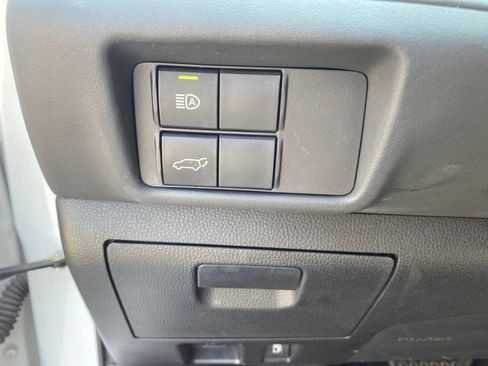 Used 2022 Toyota Highlander XLE AWD/4WD image 18
