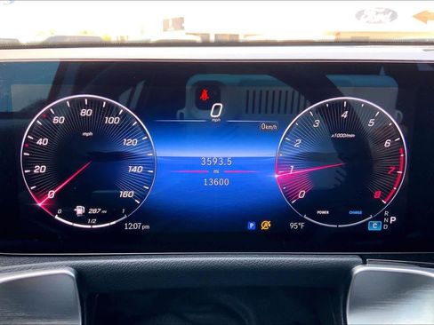Used 2025 Mercedes-Benz GLB 250 4MATIC image 26