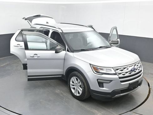 Used 2019 Ford Explorer XLT AWD/4WD image 50