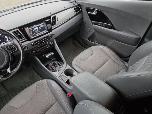 Used 2017 Kia Niro EX image 12