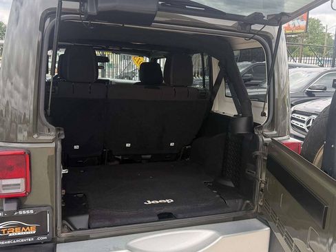 Used 2015 Jeep Wrangler Unlimited Sahara w/ Connectivity Group AWD/4WD image 20