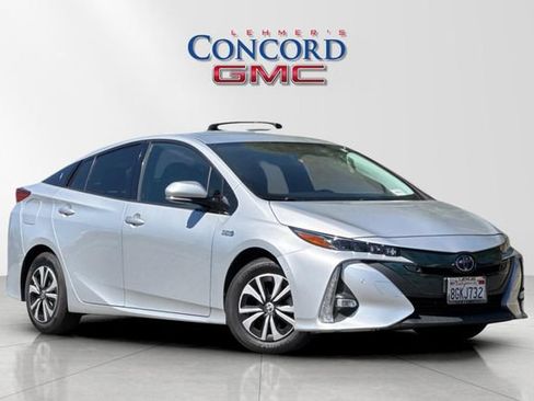 Used 2018 Toyota Prius Prime Advanced FWD image 2