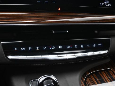 Used 2024 Cadillac Escalade Luxury AWD/4WD image 18