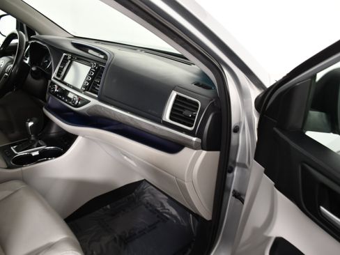 Used 2018 Toyota Highlander Limited w/ Protection Package #3 image 42