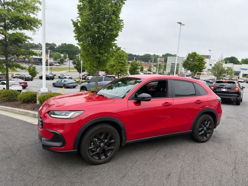 Used 2024 Honda HR-V Sport image 3