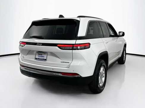 Used 2023 Jeep Grand Cherokee Laredo image 5