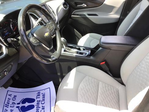 Used 2019 Chevrolet Equinox LT FWD image 2