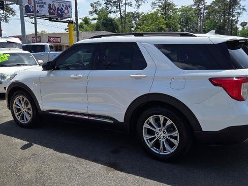 Used 2020 Ford Explorer XLT w/ Equipment Group 202A RWD image 7