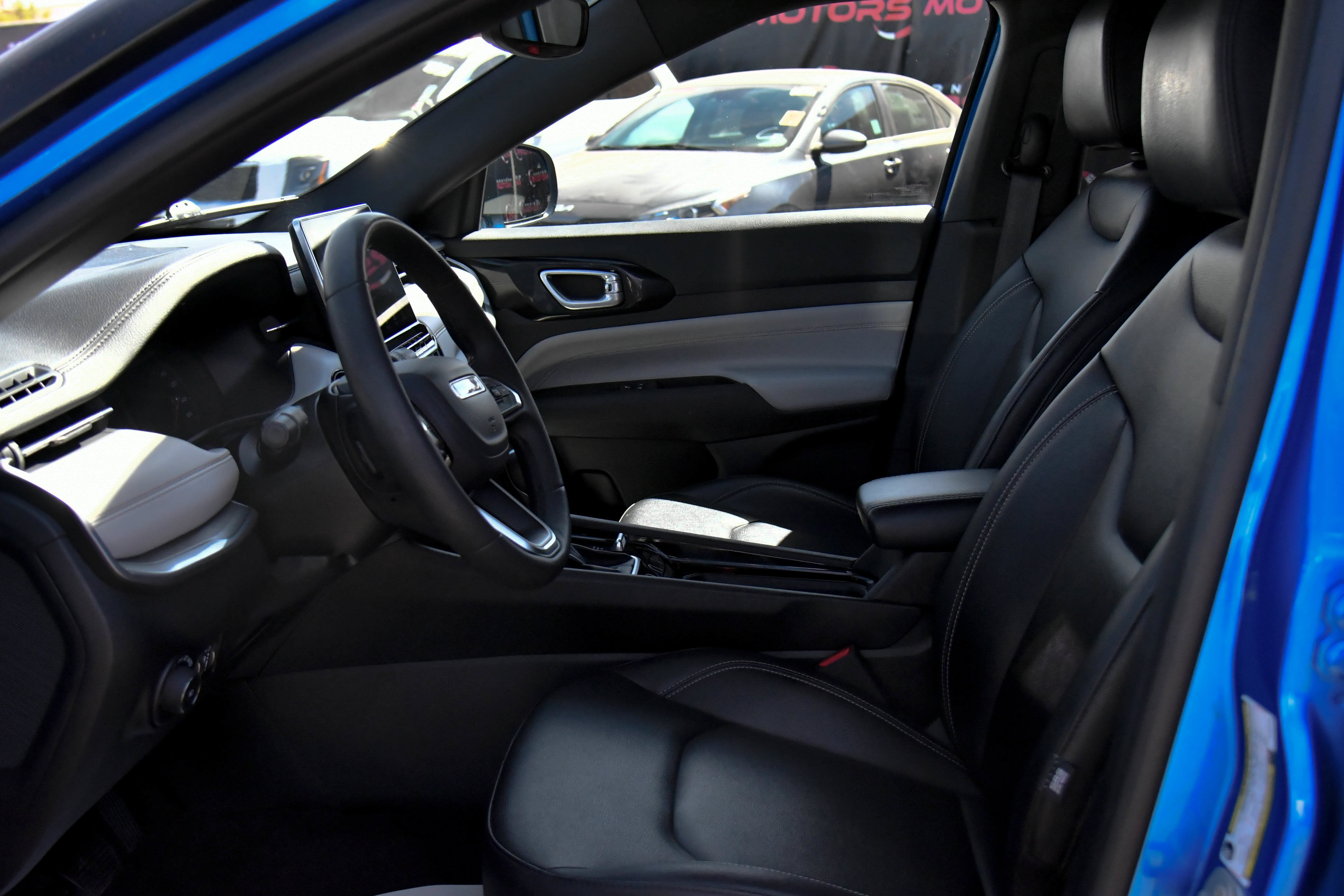 Used 2025 Jeep Compass Limited AWD/4WD image 18