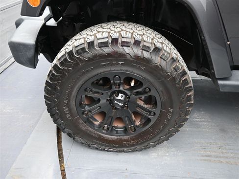 Used 2014 Jeep Wrangler Unlimited Sahara w/ Dual Top Group image 15