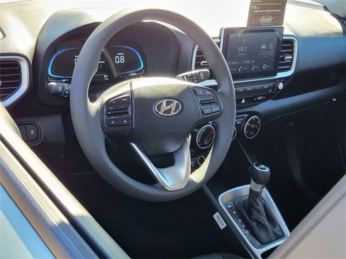 New 2026 Hyundai Venue SE image 3