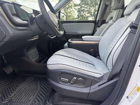 Used 2026 Rivian R1S Adventure AWD/4WD image 28