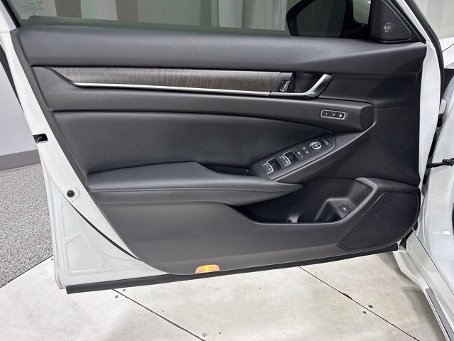 Used 2022 Honda Accord Touring image 12