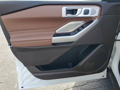 Used 2024 Ford Explorer King Ranch w/ Technology Package image 23