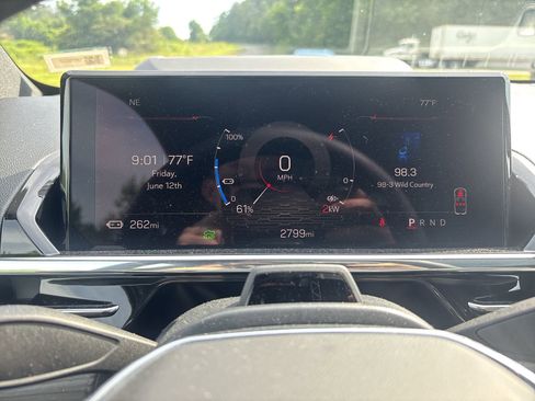 Used 2024 GMC Sierra EV Denali AWD/4WD image 18