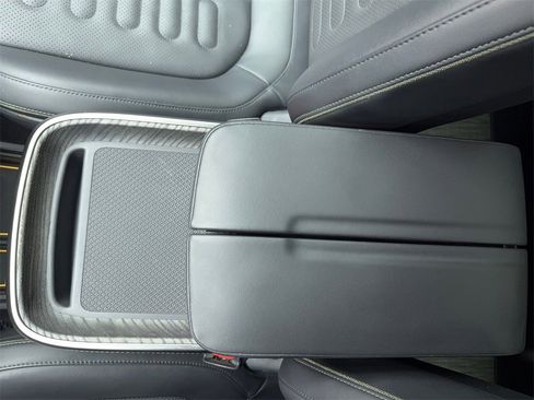 Used 2022 Rivian R1T Adventure image 38