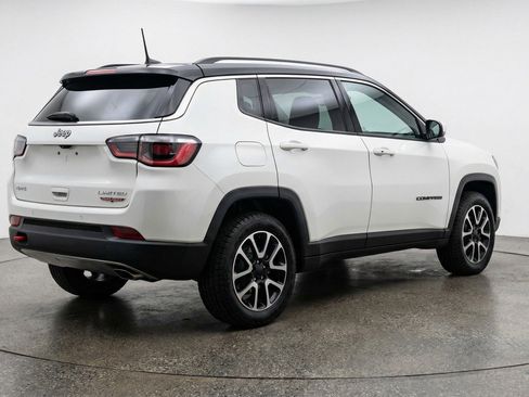 Used 2025 Jeep Compass Trailhawk AWD/4WD image 9