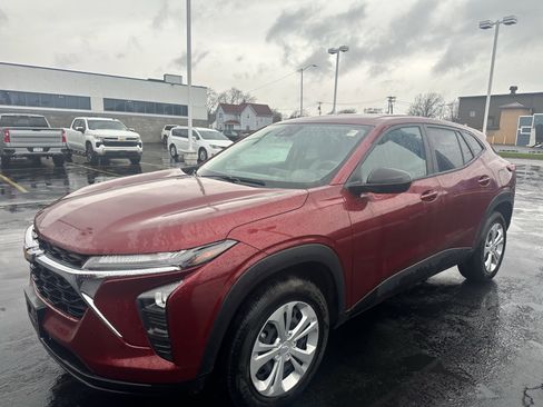 Certified 2024 Chevrolet Trax LS image 3