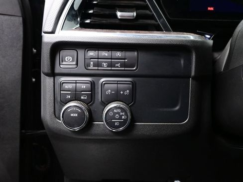 Used 2025 Chevrolet Tahoe Premier AWD/4WD image 22
