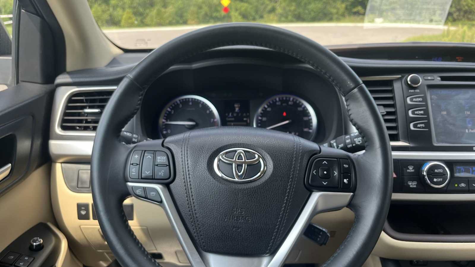 Used 2016 Toyota Highlander XLE w/ Protection Package #3 AWD/4WD image 38