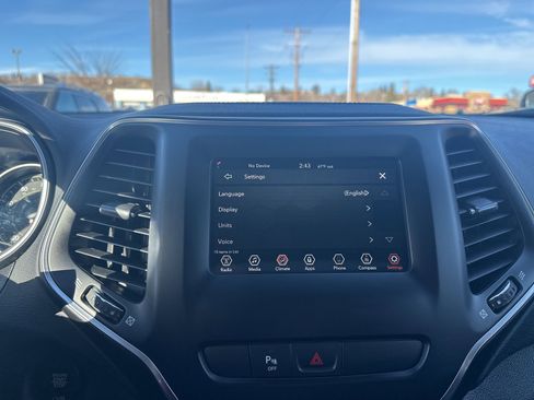 Used 2020 Jeep Cherokee Latitude Plus image 45