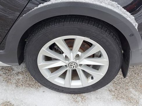 Used 2017 Volkswagen Golf Alltrack SE image 28