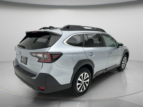 Used 2024 Subaru Outback Premium AWD/4WD image 4