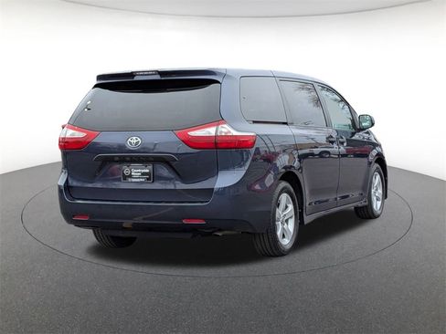 Used 2018 Toyota Sienna L image 5