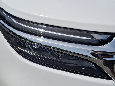 Used 2023 Chevrolet Equinox LT AWD/4WD image 9