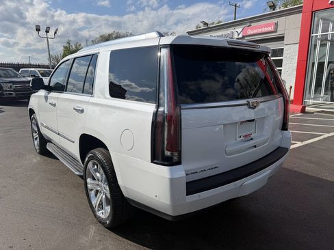Used 2019 Cadillac Escalade Luxury AWD/4WD image 7