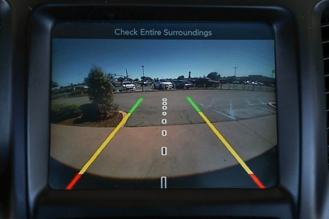 Used 2018 Jeep Cherokee Latitude Plus w/ Comfort/Convenience Group FWD image 16