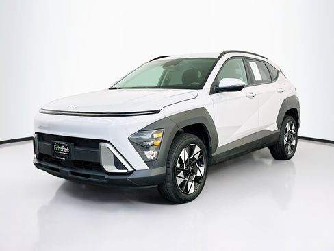 Used 2025 Hyundai Kona SEL image 3