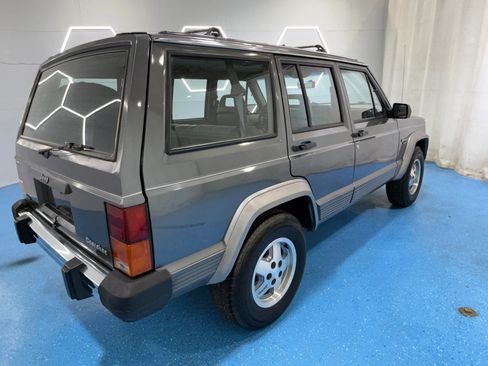 Used 1990 Jeep Cherokee Laredo RWD image 6