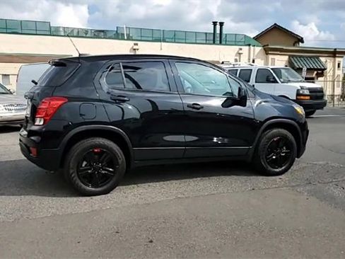 Certified 2022 Chevrolet Trax LS w/ Tint and Cruise Package image 9