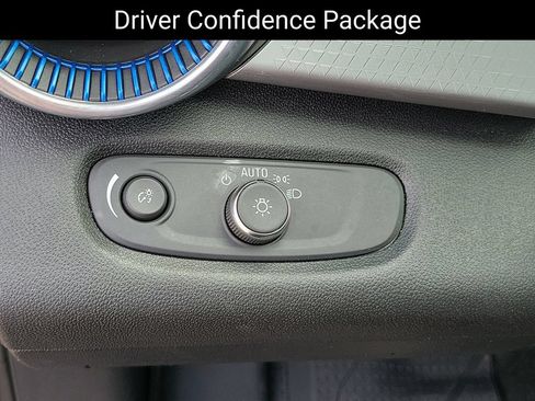 Used 2025 Chevrolet Trax LT w/ Driver Confidence Package FWD image 13