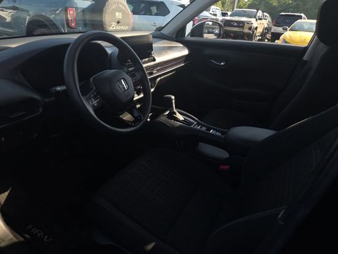 Used 2025 Honda HR-V LX image 3