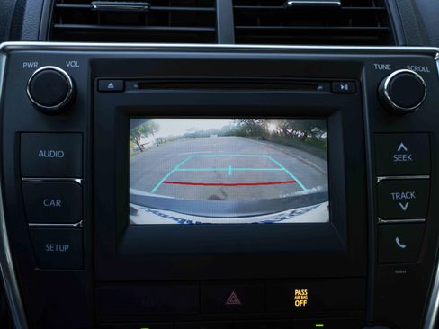 Used 2017 Toyota Camry SE image 28