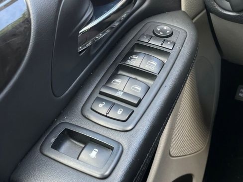Used 2018 Dodge Grand Caravan SE w/ UConnect Hands-Free Group FWD image 13