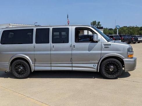 Used 2020 Chevrolet Express 2500 w/ Enhanced Convenience Package RWD image 2