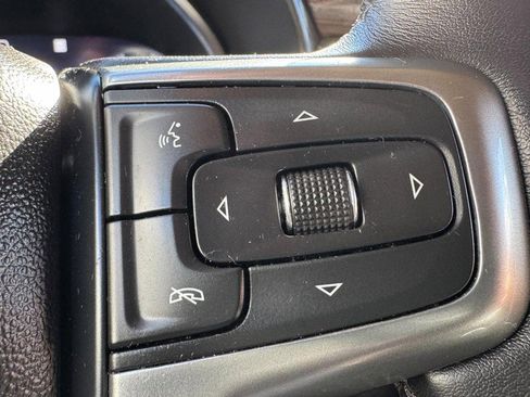 Used 2022 Chevrolet Suburban LT w/ Luxury Package image 20