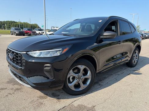 Used 2023 Ford Escape ST-Line w/ Tech Pack #1 AWD/4WD image 3