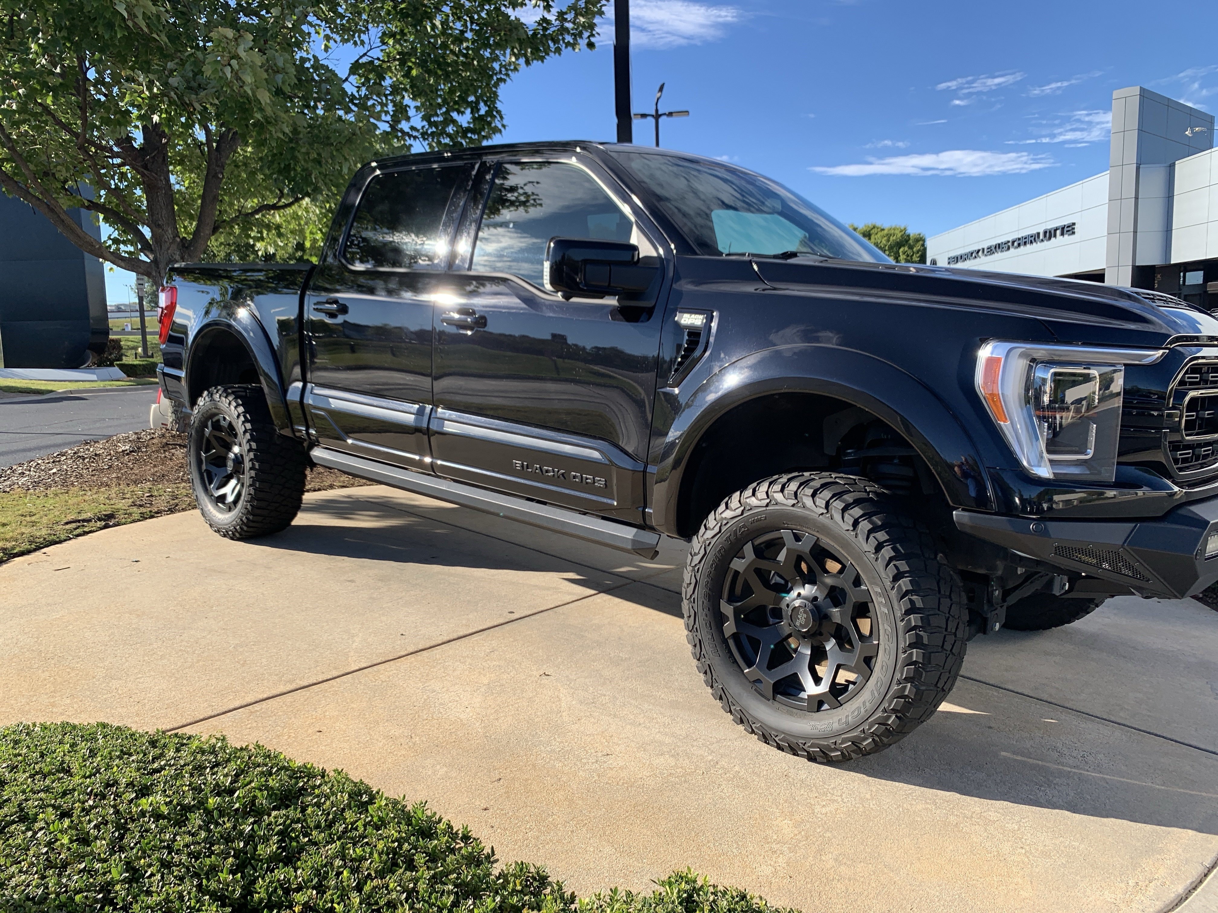 Used 2022 Ford F150 Lariat w/ Equipment Group 502A High AWD/4WD image 2