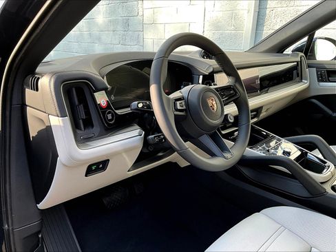 New 2026 Porsche Cayenne Coupe image 4