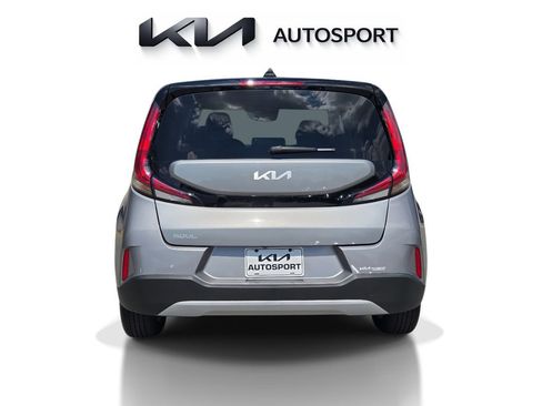 Certified 2025 Kia Soul LX w/ LX Technology Package FWD image 9