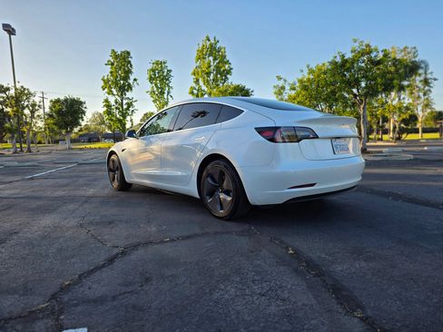Used 2019 Tesla Model 3 Mid Range RWD image 5