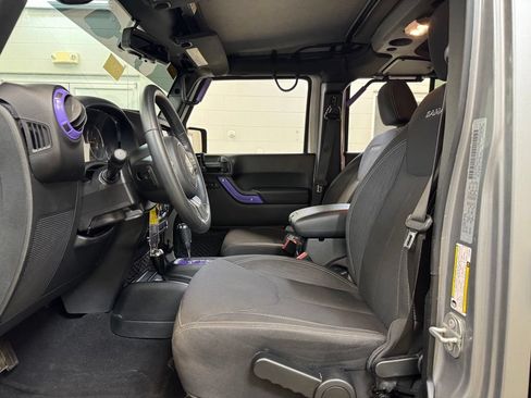 Used 2018 Jeep Wrangler Unlimited Sahara AWD/4WD image 6