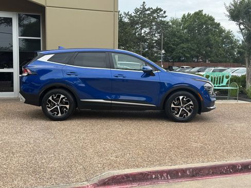 Used 2024 Kia Sportage EX image 7
