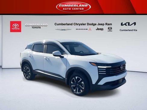 Used 2025 Nissan Kicks SV image 2