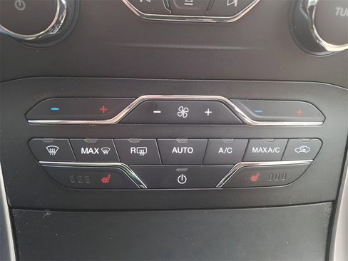 Used 2018 Ford Edge SEL w/ Equipment Group 201A image 25