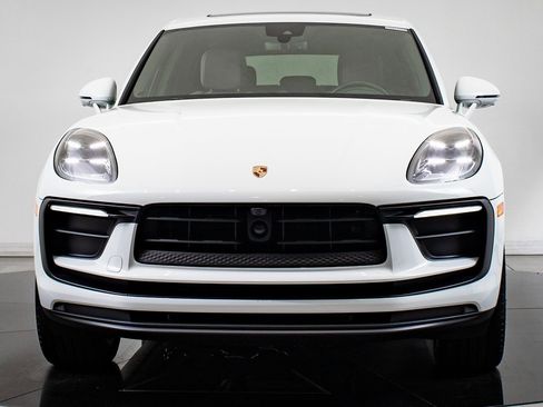 Certified 2024 Porsche Macan image 11